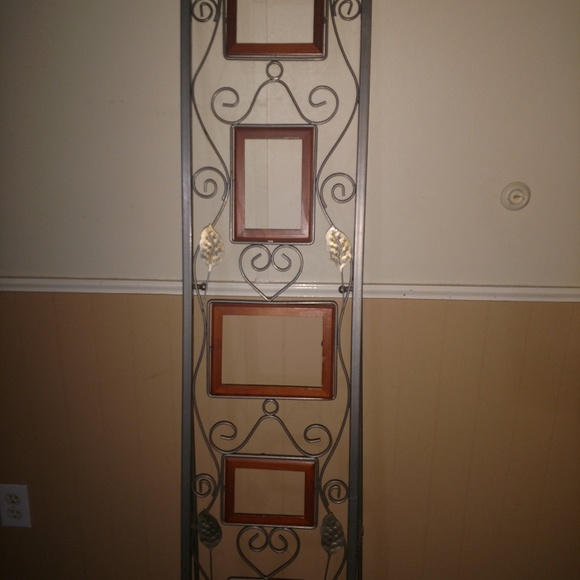 Picture frame & kids clothes - Picture 3 of 3